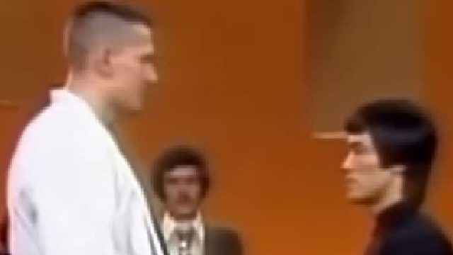 李小龙珍贵影像——武魂！