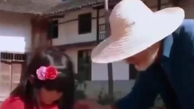 王诗龄：一个不够吃，我要装袋子里吃。