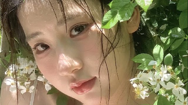 清纯天花板 性感地板缝