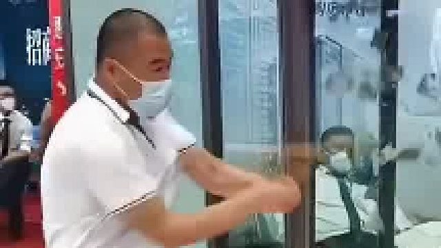 万一砸破了，又说不按他们的规矩来