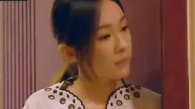 霍思燕：你要干啥去。嗯哼：我要离家出走，去马尔代夫。