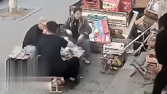 小孩姐：我踢的不是球 是童年阴影