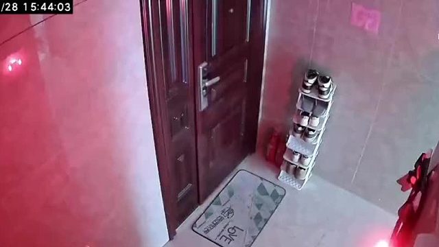 做不了邻居，那就做仇人