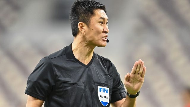 真卡牌大师！马宁判罚“红点套餐”，8分钟后连出3黄牌