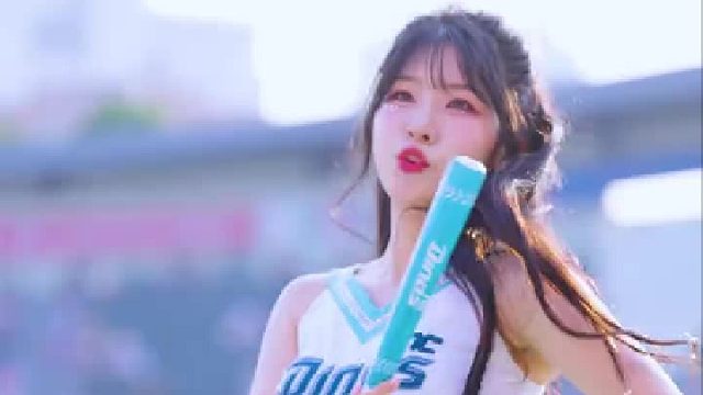 严世彬啦啦队直拍