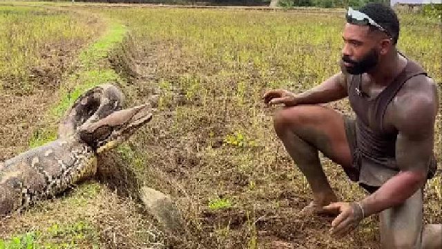 蟒蛇：锁我喉？