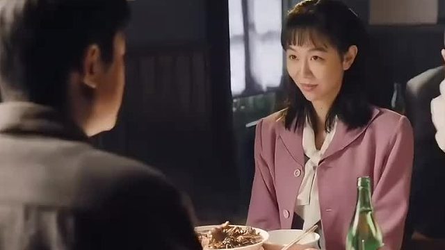 牛大力这名字果然不一般，一拍桌子都碎了