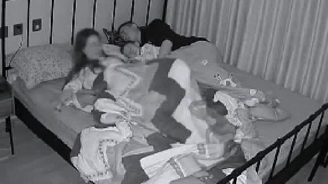 又是被“惊喜”叫醒的早上 丈夫立即清理 网友：这样的老公不好找