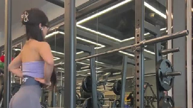 别光看，敢不敢跟姐姐练一组