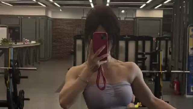 别克制，喜欢就多看几眼