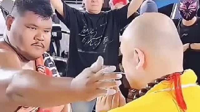 动漫对决！扇耳光VS铁砂掌，太刺激了！