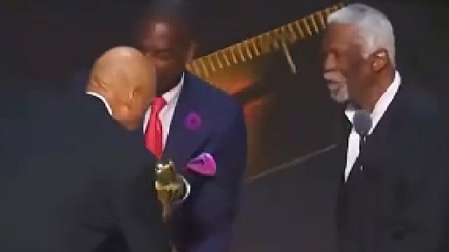 笑对五大中锋：我可以打爆你们！