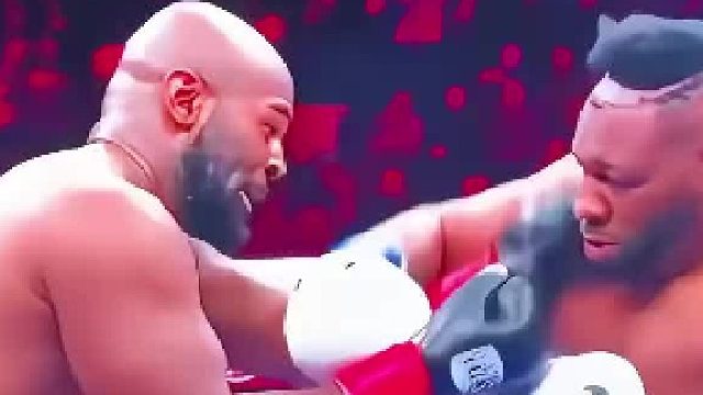 这拳击赛太可怕了，头皮都给掀起来了