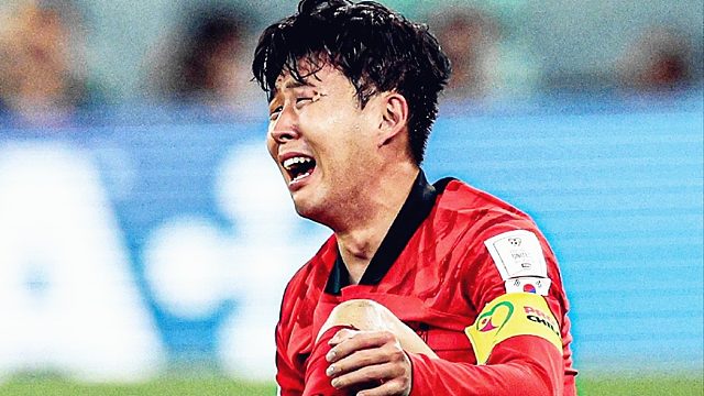 眼泪在飞！世界杯名场面：韩国队晋级后，孙兴慜喜极而泣