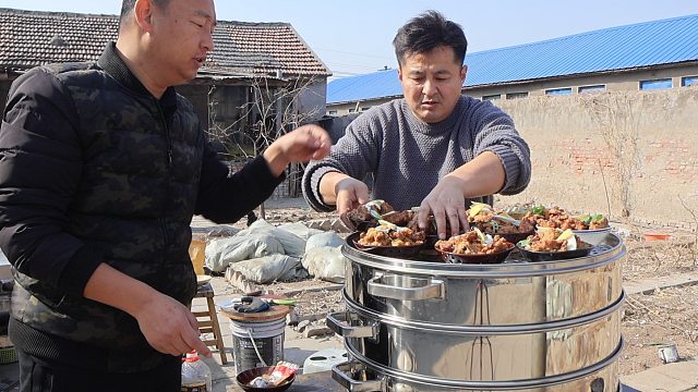20斤猪肉，一扇排骨，4只鸡，做成农家扣碗，山东必备年夜饭