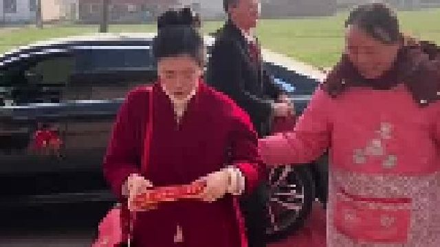怎么结婚穿的像去上班似的，