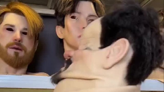 这些面具看起来非常逼真，真是吓人。