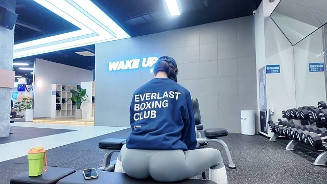 那就一直沉浸在自己的世界里 做自己喜欢的事情吧