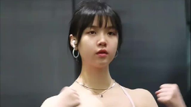 臀腿就要高强度练 肌肉不会长在懒惰的人身上