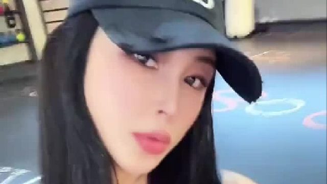 小个子健身练出“川字腹”训练日！