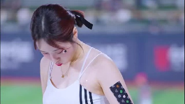 紧致身材的典范 李琴珠 啦啦队直拍