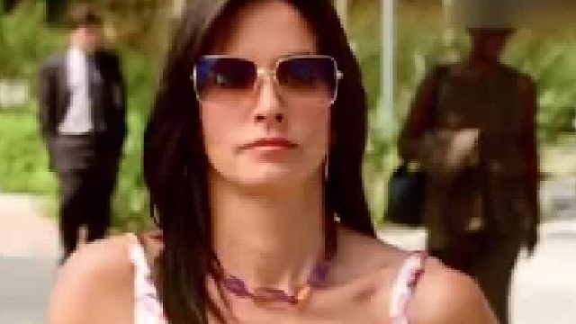 哥哥转头一刹那，直接尬住。