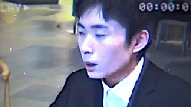 哈哈后面那个女生已经笑没影了