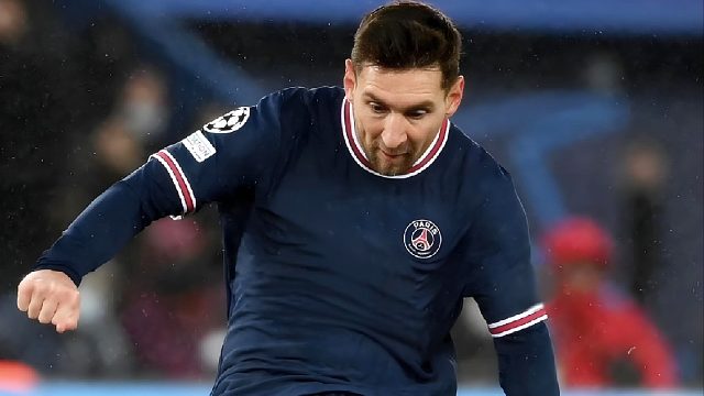 真球王！梅西只需要一次“校准”，任意球神技征服姆巴佩