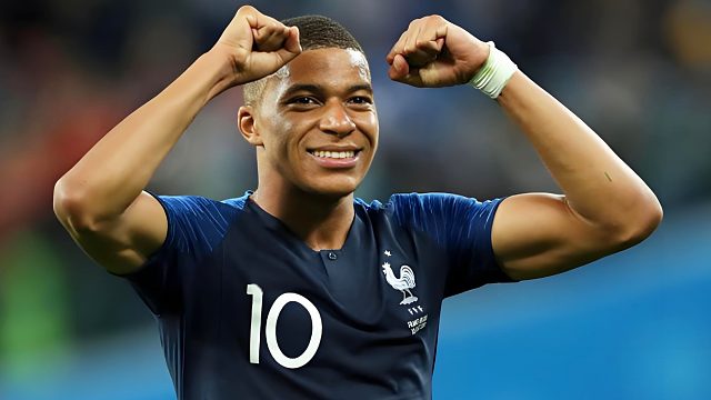 真猛！姆巴佩1V5内切一条龙爆射破门，7万法国球迷欢呼