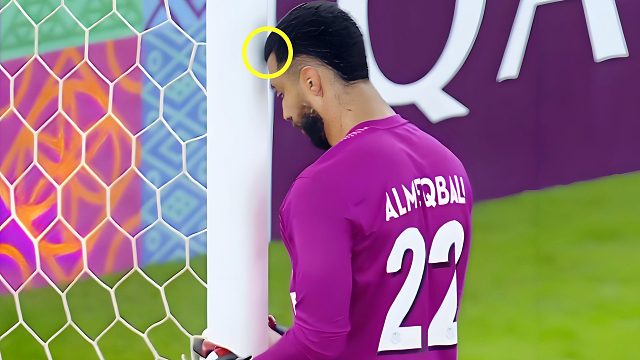 马失前蹄！亚冠门将除夕夜送大礼，停球失误懊悔撞门柱