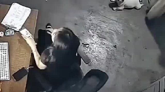 这哪呀，老板娘还用人不