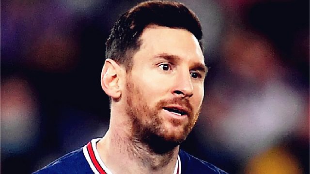 梅西名场面：晃倒后卫无私助攻姆巴佩，巴黎队友举手膜拜！