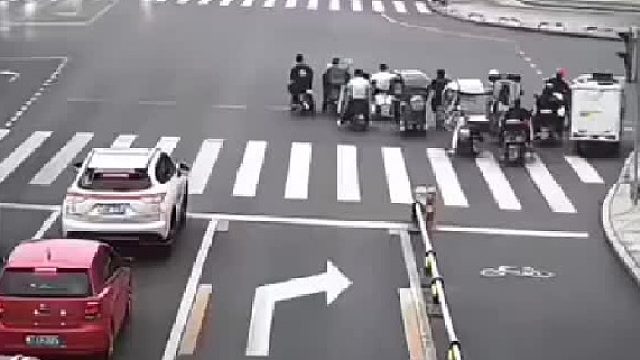 出租车主责，白车又何必呢