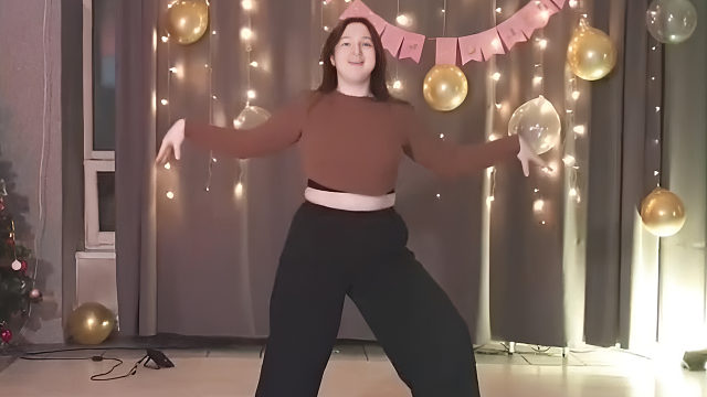 俄罗斯姑娘才艺表演24.01.02_海军(嘎贾)