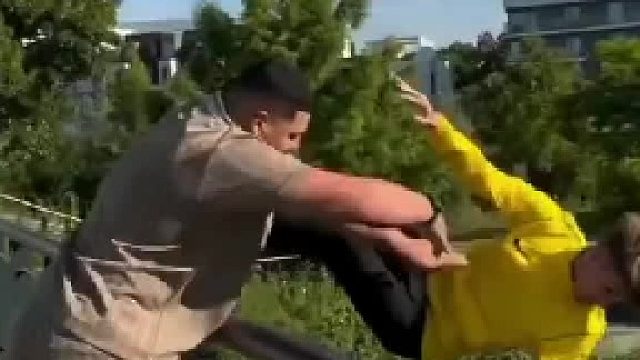 街头搞笑之美女整蛊记