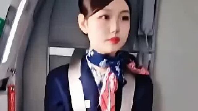 男子坐飞机时空姐坐在对面，他鼓起勇气比心 然而镜头一转...网友：我服你 你小子是真有种！