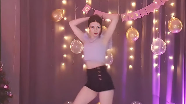 俄罗斯姑娘才艺表演24.01.02_空军(阿妮亚)02