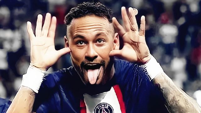 搞怪能手！内马尔为梅西等队友颁奖，一旁小姐姐看笑了