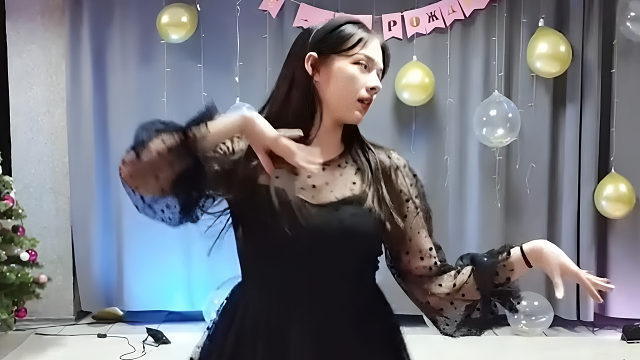 俄罗斯姑娘才艺表演24.01.02_铁锤(安吉丽娜)00