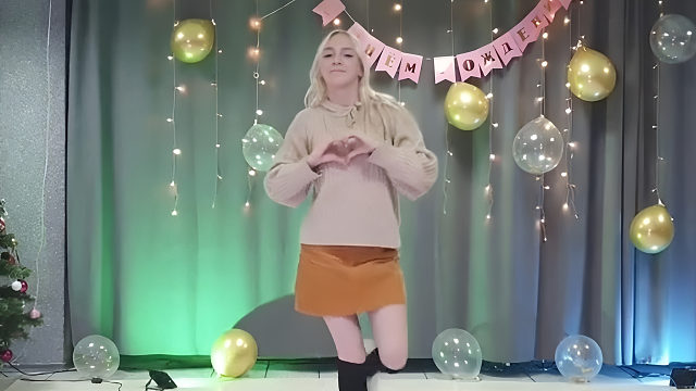 俄罗斯姑娘才艺表演24.01.02_秀儿(拉达)