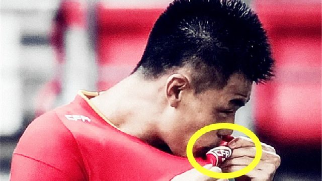 拼出奇迹！谭龙爆射世界波之前，有谁留意这2个细节？