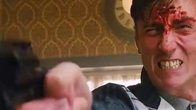 一把伞就能抗住枪林弹雨