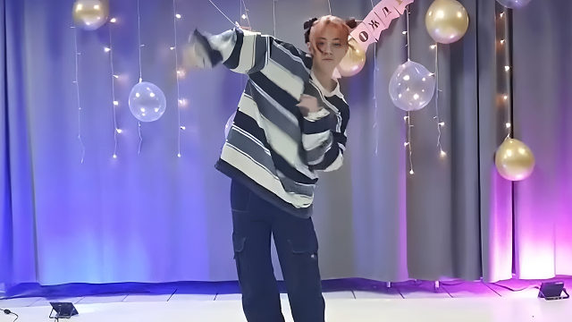 俄罗斯姑娘才艺表演24.01.05_小逗比(安娜)00