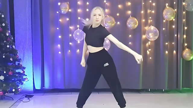 俄罗斯姑娘才艺表演24.01.05_秀儿(拉达)02