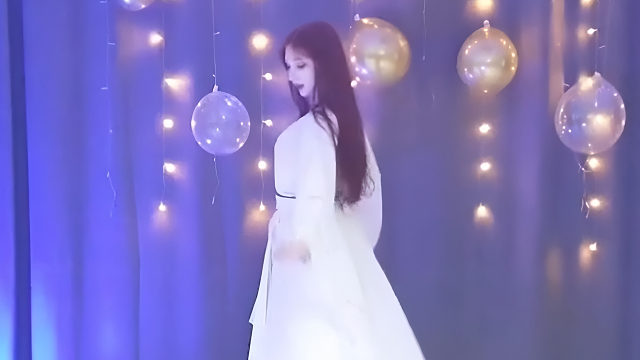 俄罗斯姑娘才艺表演24.01.05_静儿(拉达)02