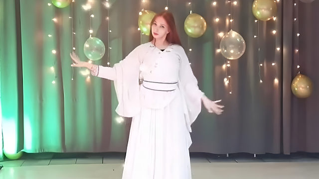 俄罗斯姑娘才艺表演24.01.05_静儿(拉达)04