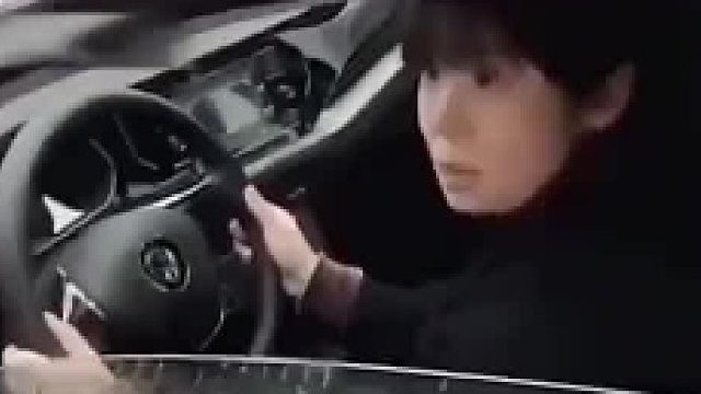 她是怎么上去的？