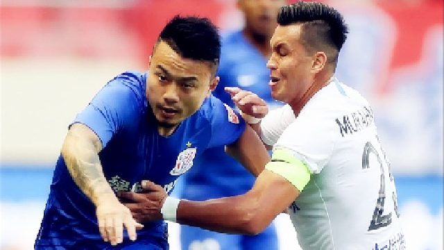 挡不住！曹赟定名场面：1V5戏耍整条后防线，抽射中柱入网