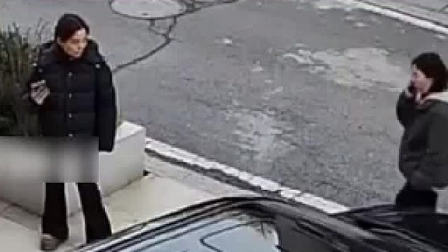 女子自家院子车位被占 打电话挪车反被骂 “怎么那个态度 我挪开就行了”