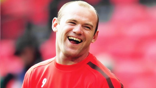 鲁尼看笑了！埃弗顿“人海挤压”角球战术，曼联后卫愤怒撂倒